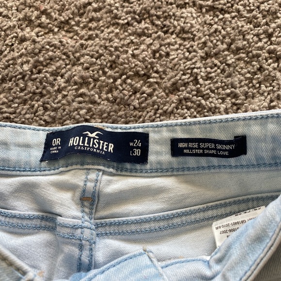 light wash skinny ripped jeans from hollister - Picture 4 of 4
